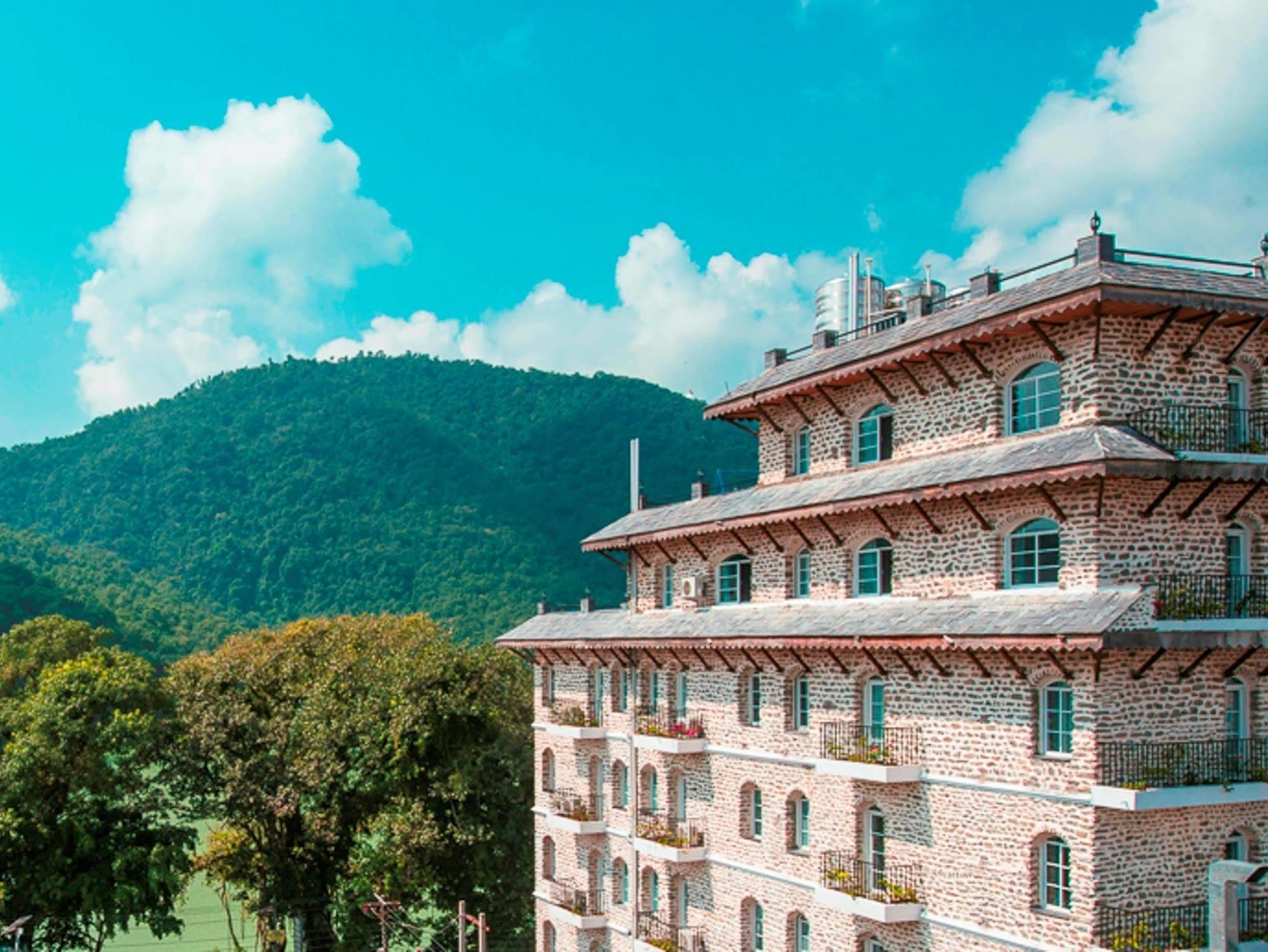 Glacier Hotel & Spa Pokhara Exterior foto